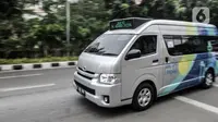 Angkutan Jak Lingko All New Purwarupa Mikrotrans saat beroperasi di Jakarta, Minggu (6/9/2020). PT Transjakarta meluncurkan All New Purwarupa Mikrotrans sebagai armada baru Jak Lingko. (merdeka.com/Iqbal S. Nugroho)