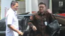 Menteri Dalam Negeri Tjahjo Kumolo mendatangi Gedung KPK, Jakarta, Kamis (22/8/2019). Kedatangannya untuk rapat lintas kementerian dan lembaga membahas pemanfaatan Nomor Induk Kependudukan (NIK) untuk perbaikan basis data pemberian bantuan sosial (Bansos). (merdeka/com/Dwi Narwoko)