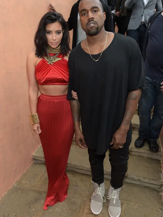 Memiliki jadwal konser yang padat dan juga sibuk bisnis di bidang fesyen, Kanye harus menundanya lantaran gangguan mental yang dideritanya belakangan ini. (AFP/Bintang.com)