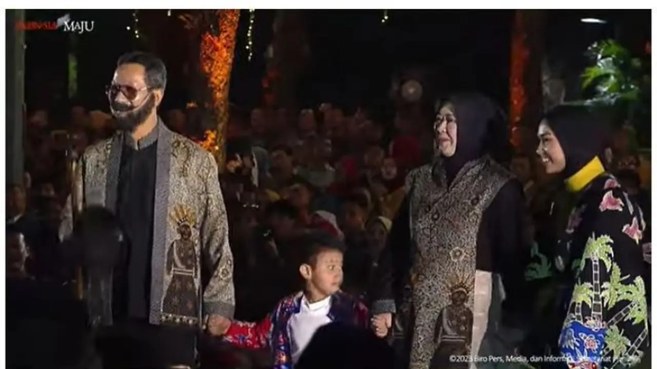 Penampilan Unik Pj Gubernur DKI Heru Budi di Istana Berbatik Sukses Bikin Jokowi Tertawa.