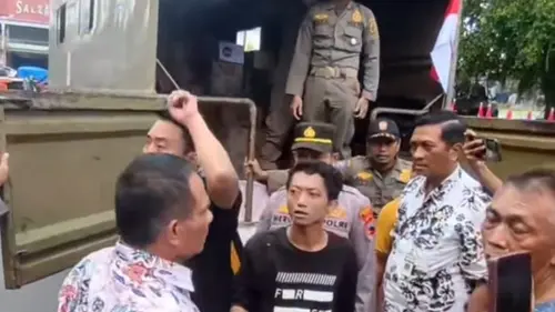 Demo di Pati Dibubarkan Satpol PP (Liputan6.com/istimewa)