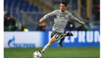 Bintang Real Madrid, Cristiano Ronaldo menjadi salah satu pencetak gol kemenangan timnya saat melawan AS Roma pada leg pertama babak 16 besar Liga Champions, di Olimpico, Roma, Kamis (18/2/2016) dini hari WIB. (AFP / Filippo Monteforte)