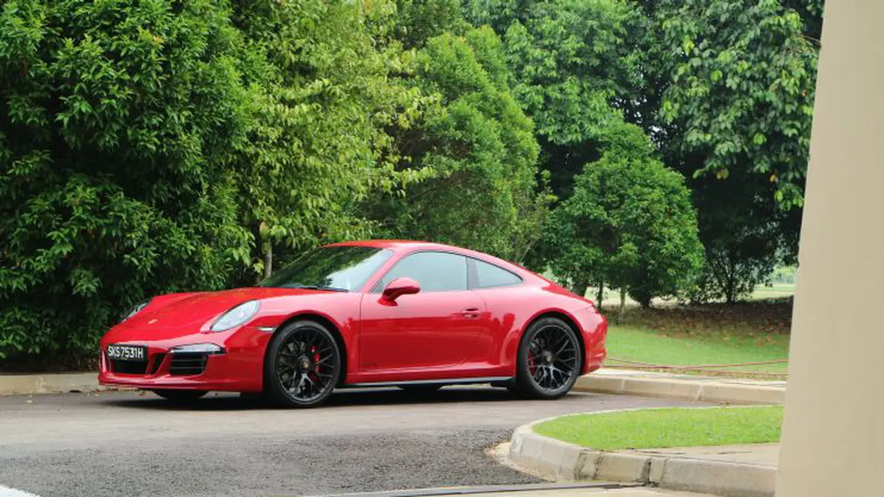 Orang Singapura Lebih Sreg Nyetir Porsche daripada Lamborghini?