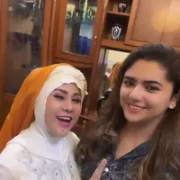 Potret Elvy Sukaesih ucapkan ulang tahun untuk cucu, Syelfa Alhamid (Sumber: Instagram/elvy_sukaesih)