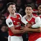 Para pemain Arsenal merayakan gol yang dicetak Gabriel Martinelli ke gawang Standard Liege pada laga Liga Europa di Stadion Emirates, London, Kamis (3/10). Arsenal menang 4-0 atas Liege. (AFP/Glyn Kirk)