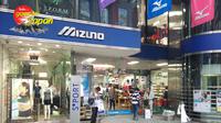 Salah satu toko perlengkapan olahraga Mizuno di Jepang. (Bola.com/Rizki Hidayat). 