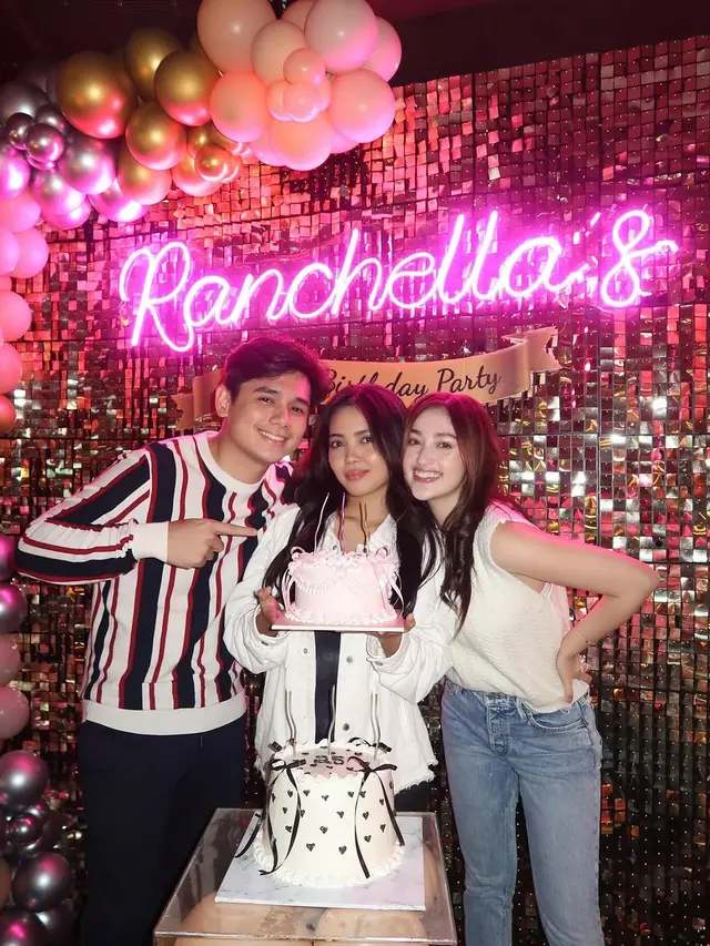 6 Potret Ultah Ke-20 Adik Ranty Maria, Rayakan dengan Karaoke Birthday Party