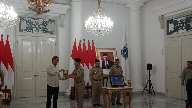 Seluruh Wilayah DKI Jakarta Berhasil Sabet Penghargaan Adipura 2023.