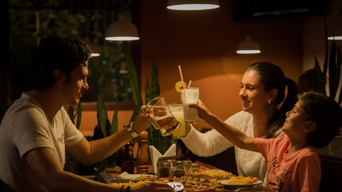Manfaat Tak Terduga dari Aturan Bebas Ponsel Saat Makan Malam Keluarga