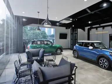 Desain interior di pada peresmian diler MINI Plaza MINI Senopati, Jakarta, Kamis (07/10/2021). Plaza MINI Senopati hadir dengan konsep city sales outlet, communal space dan lini produk terbaru dari MINI dan juga MINI Lifestyle Collection berdesain urban modern khas MINI. (Liputan6.com/HO/MINI) 