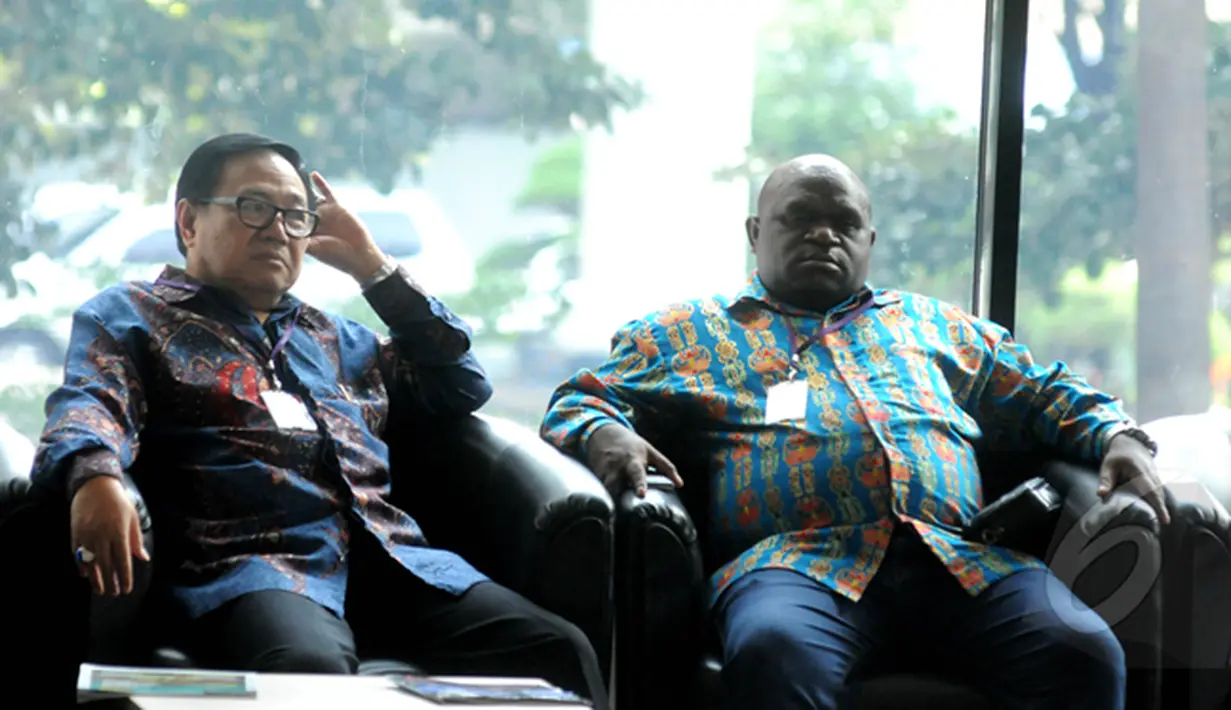 Komisioner Komisi Nasional Hak Asasi Manusia (Komnas HAM) mendatangi gedung Komisi Pemberantasan Korupsi (KPK), Jakarta, Selasa (27/1/2015). (Liputan6.com/Herman Zakharia)