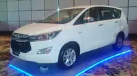 MPV yang dilepas dalam tiga tipe ini dipasarkan dengan harga paling murah Rp 282 juta hingga Rp 423,8 juta. 