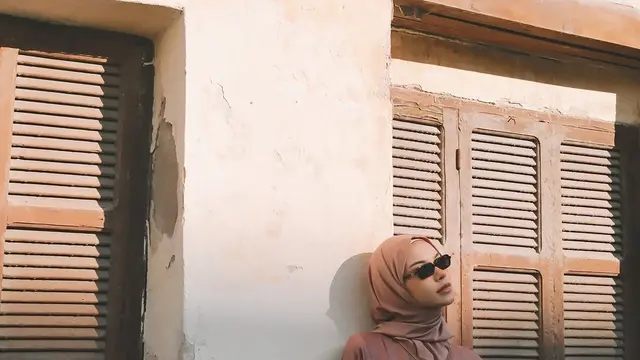 Potret Cantik Alyssa Daguise di Jeddah dengan Balutan Hijab (credit: instagram/alyssadaguise)