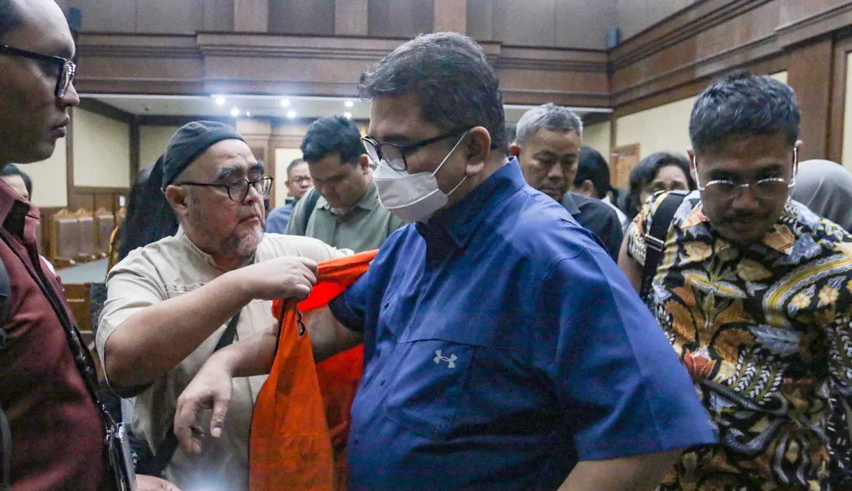 Terdakwa kasus dugaan korupsi jual beli gas antara PT PGN dengan PT IAE, Hendi Prio Santoso usai menjalani sidang pembacaan putusan di Pengadilan Tipikor, Jakarta, Kamis (20/8/2026). (KLY/ Arie Basuki)