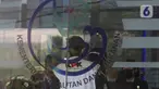 Penyidik KPK bersiap melakukan penggeledahan di Kantor Mina Bahari IV Kementerian Kelautan dan Perikanan (KKP) di Jakarta, Jumat (27/11/2020). Penggeledahan dilakukan pasca-operasi tangkap tangan (OTT) yang menjerat mantan Menteri Kelautan dan Perikanan Edhy Prabowo. (Liputan6.com/Herman Zakharia)