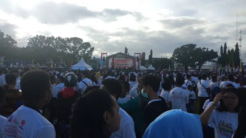 Acara Millenial Road Safety Festival di Kabupaten Manokwari, Papua Barat dihadiri oleh ribuan anak muda. (Liputan6.com/Nafiysul Qodar)