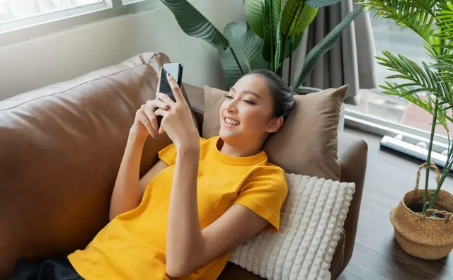 4. Lebih Suka Mengamati daripada Tampil di Panggung Digital