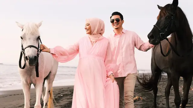 Bak Prewedding, Ini 6 Gaya Pemotretan Babymoon Zaskia Sungkar dan Irwansyah di Bali