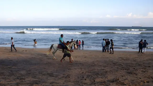 FOTO: Tempat Wisata Ramai, India Terancam Gelombang Ketiga COVID-19