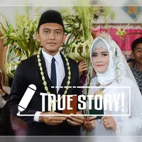 Berawal dari benci, pasangan ini berdampingan sebagai suami istri di pelaminan. (Foto via: Facebook Luvi Yulia Putri)