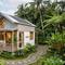 Desain Rumah Kecil Semi Kayu yang Hemat Biaya Namun Tetap Menawan. Foto: Gemini