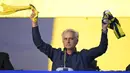 Tugas berat menanti Jose Mourinho, yakni mengakhiri puasa gelar liga selama 10 tahun bagi klub yang bermarkas di ibukota Turki tersebut. (Yasin AKGUL/AFP)