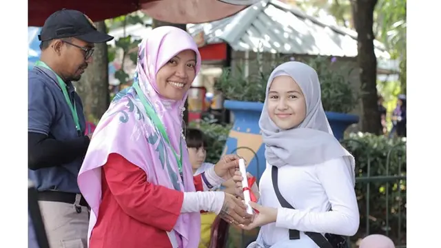 6 Foto Lawas Sandrinna Michelle saat SD, Tampil Berhijab
