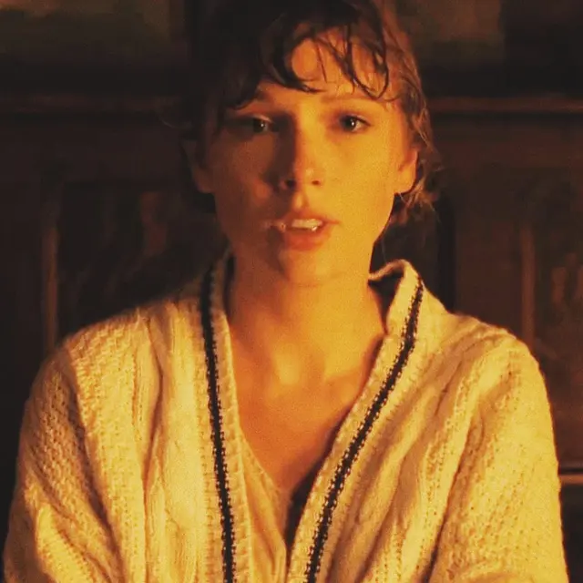 Cardigan Taylor Swift Jadi Tren Fashion Terbaru di Musim Panas