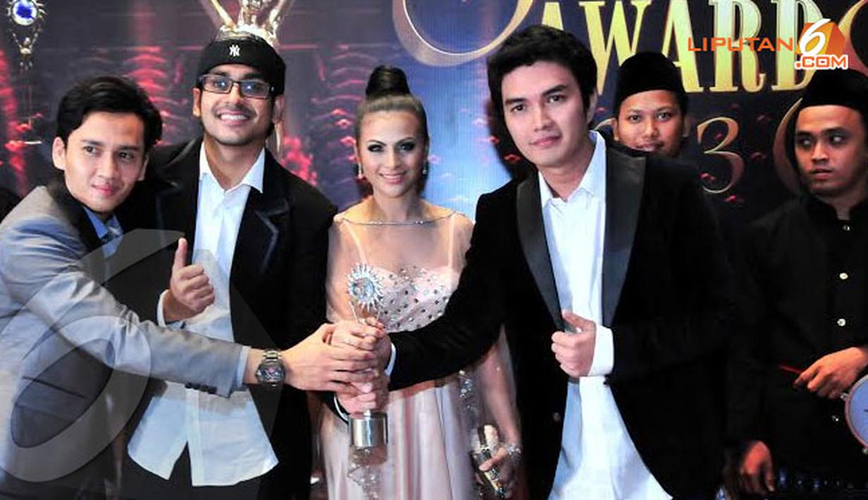 FOTO Bangganya Pemenang SCTV Awards 2013 - Foto Liputan6.com