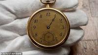 Jam saku emas milik Isidor Strau