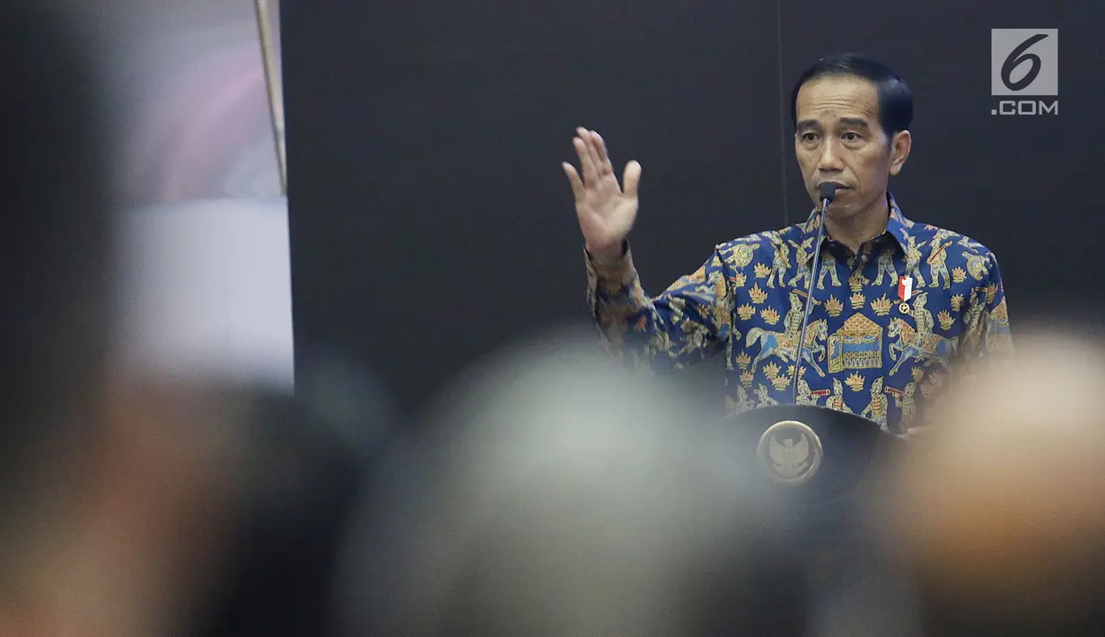 Presiden Joko Widodo saat dialog ekonomi dengan para pelaku pasar modal di BEI, Jakarta, Selasa (4/7). Dalam dialog tersebut, Jokowi meyakinkan para pelaku pasar modal akan investasi di Indonesia yang tumbuh sangat bagus. (Liputan6.com/Angga Yuniar)