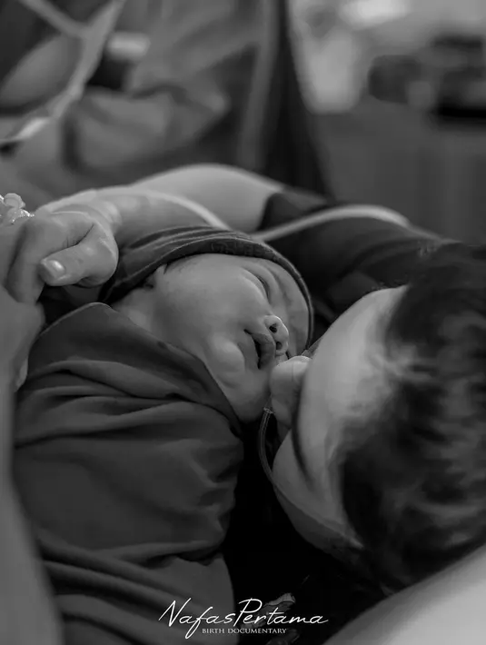 Belum diketahui, jenis kelamin anak kedua Nella Kharisma dan Dory Harsa. "Semoga menjadi anak yang berbakti dan berguna bagi sesama, serta selalu dalam penyertaan Tuhan." tutup perempuan yang dinikahi Dory pada 2020  lalu. [Instagram/nellakharisma]