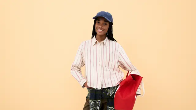 Koleksi Kolaborasi Jonathan Anderson x Uniqlo Berlanjut, Kemeja Boxy Crop nan Genderless Jadi Sorotan