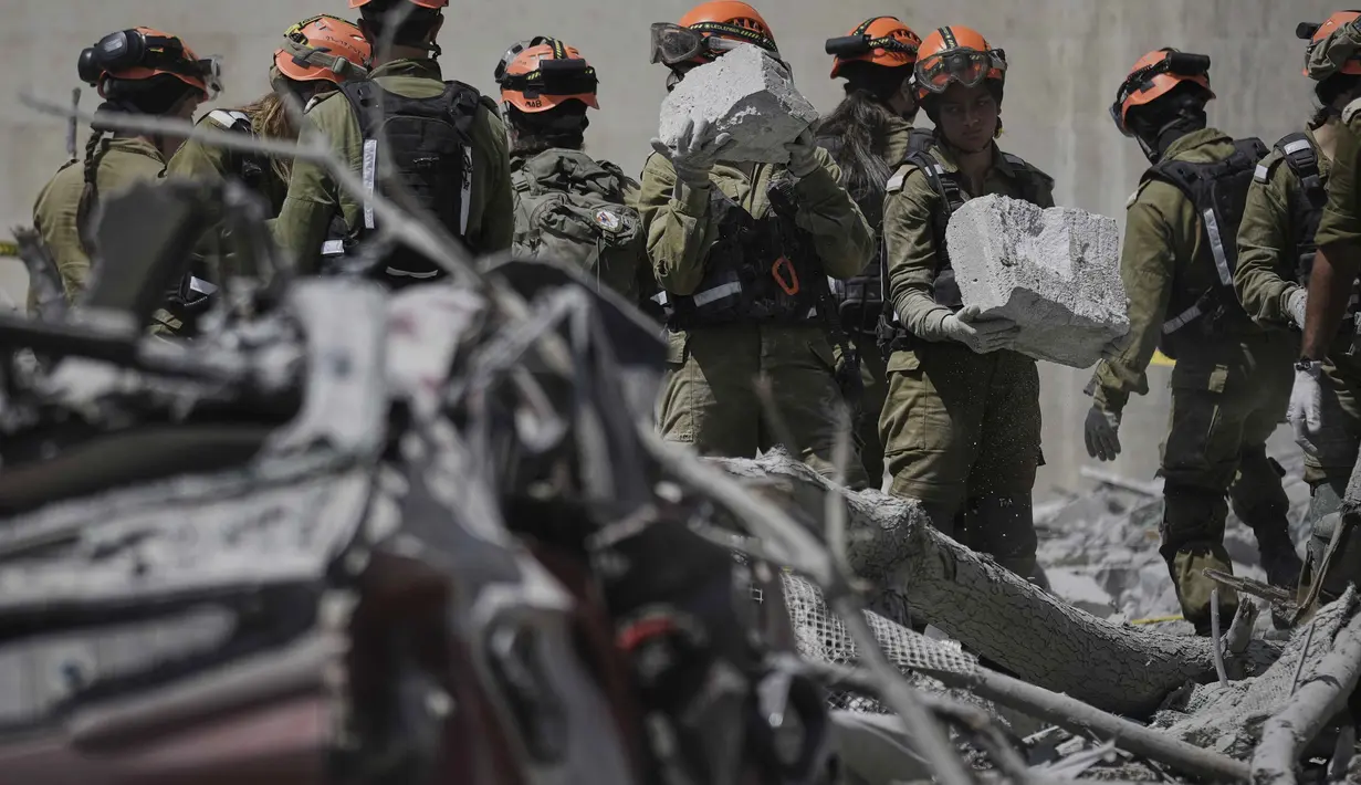Sejak 13 Juni 2025 otoritas Israel melaporkan setidaknya 24 orang tewas akibat serangan balasan dari Iran. (AP/Leo Correa)