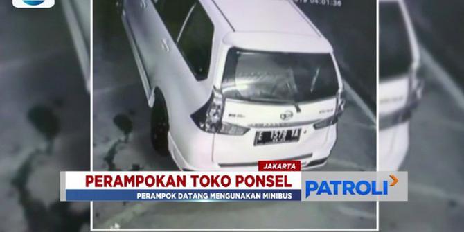 Rekaman CCTV Aksi Perampok Gasak Puluhan HP di Condet