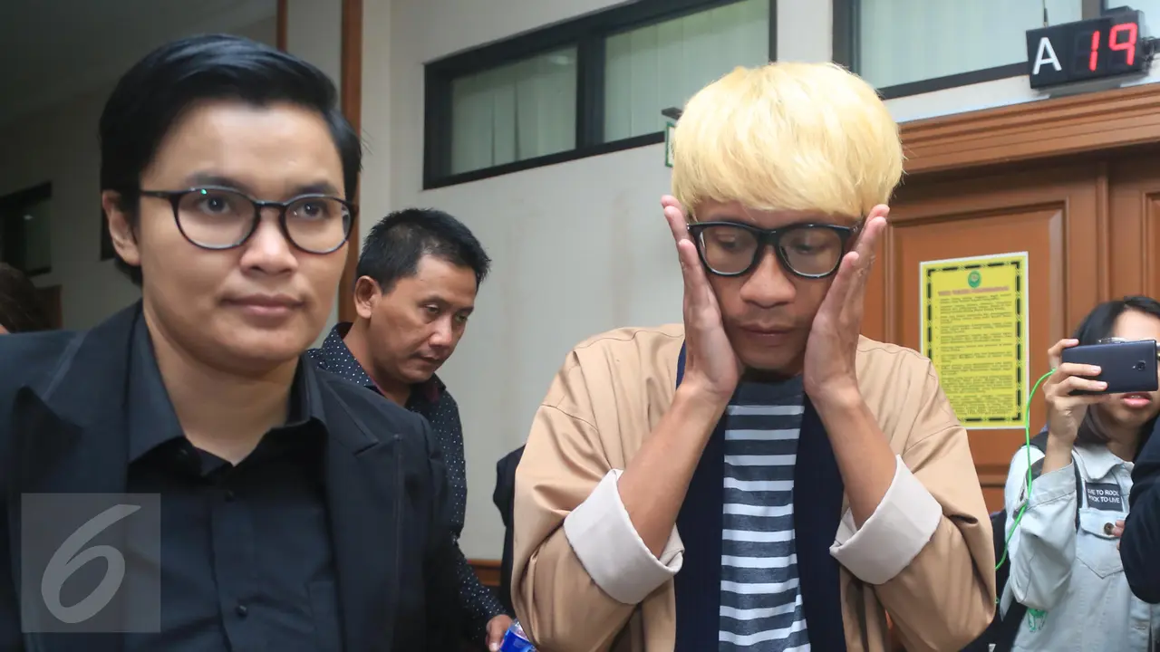 Sidang Cerai Perdana, Aming dan Evelyn Saling Buang Muka