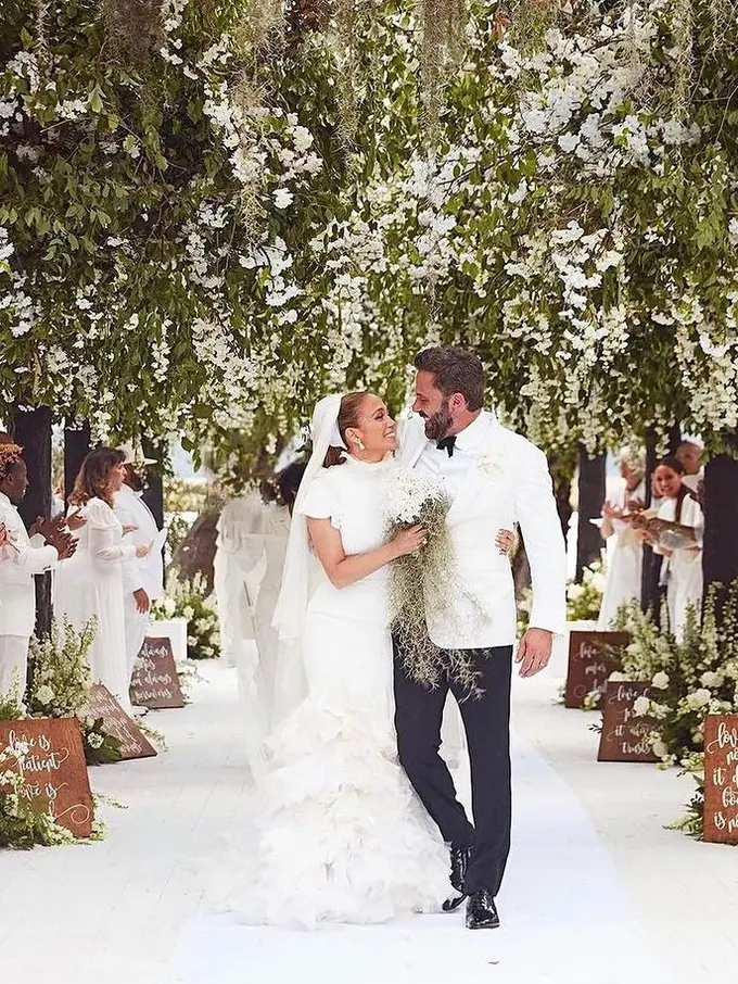 Potret pesta pernikahan Jennifer Lopez dan ben Affleck di Georgia. (Foto: Instagram/wed_vibes)