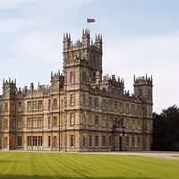 Bellmond British Pullman membuka perjalanan menjadi Kastil Highclere yang menjadi lokasi shooting film Downtown Abbey (Foto: Belmond British Pullman)