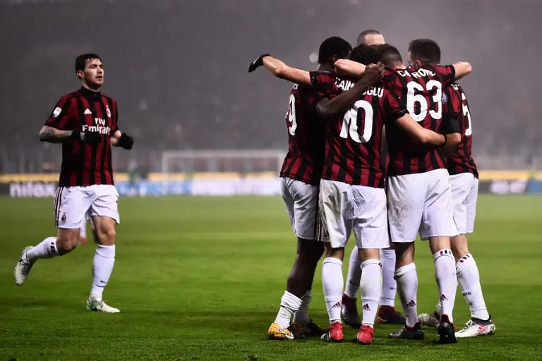 AC Milan meraih kemenangan 2-1 atas Lazio pada laga lanjutan Serie A 2017-2018 di San Siro, Minggu (28/1/2018) atau Senin (29/1/2018). (AFP/Marco Bertorello)