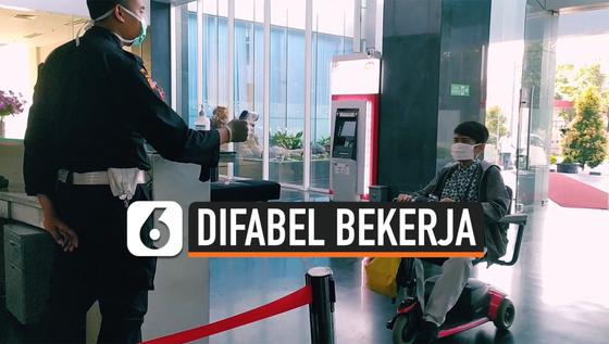 VIDEO: Di Tengah PSBB, Seorang Difabel Tetap Bekerja Sebagai Operator