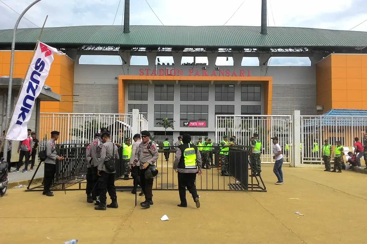 Pengamanan di final Piala AFF 2016 yang berlangsung di Stadion Pakansari, Bogor, diperketat