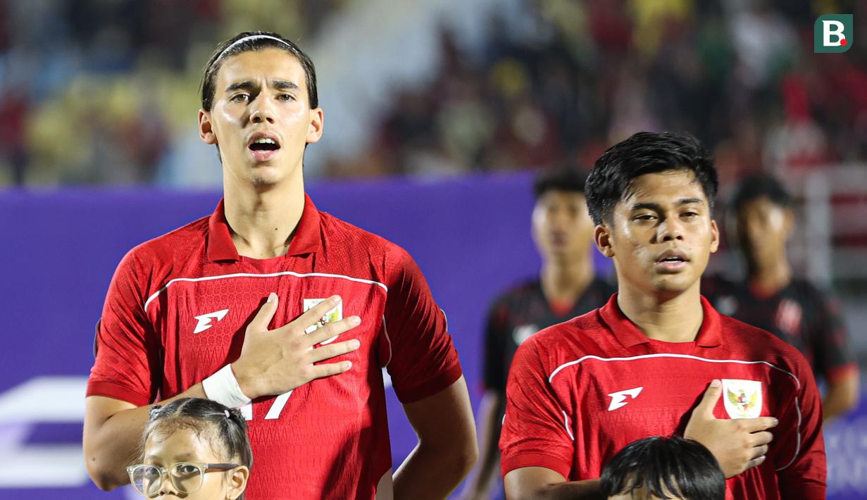 <p>Pemain Timnas Indonesia U-23, Dion Markx menyanyikan lagu Indonesia Raya saat laga Gurp J Kualifikasi Piala Asia U-23 2026 melawan Makau di Gelora Delta Sidoarjo, Sabtu (06/09/2025). (Bola.com/Abdul Aziz)</p>