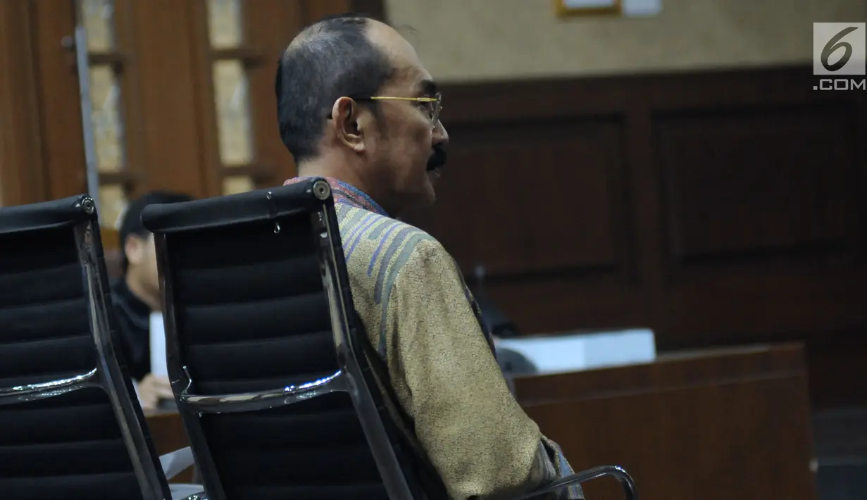Terdakwa merintangi penyidikan KPK pada kasus korupsi e-KTP, Fredrich Yunadi saat sidang lanjutan di Pengadilan Tipikor, Jakarta, Kamis (31/5). JPU KPK menuntut terdakwa dihukum 12 tahun penjara, denda Rp 600 Juta. (Liputan6.com/Helmi Fithriansyah)