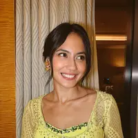 Senyumnya manis Pevita Pearce sukses membuat banyak penggemar terpukau. (FOTO: instagram.com/pevpearce/)