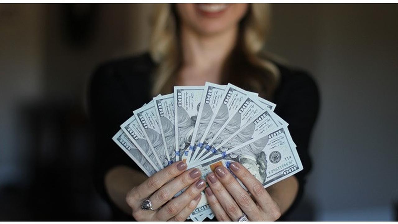 Hoki Besar, 4 Zodiak Ini Diprediksi Banyak Uang di Bulan April 2021