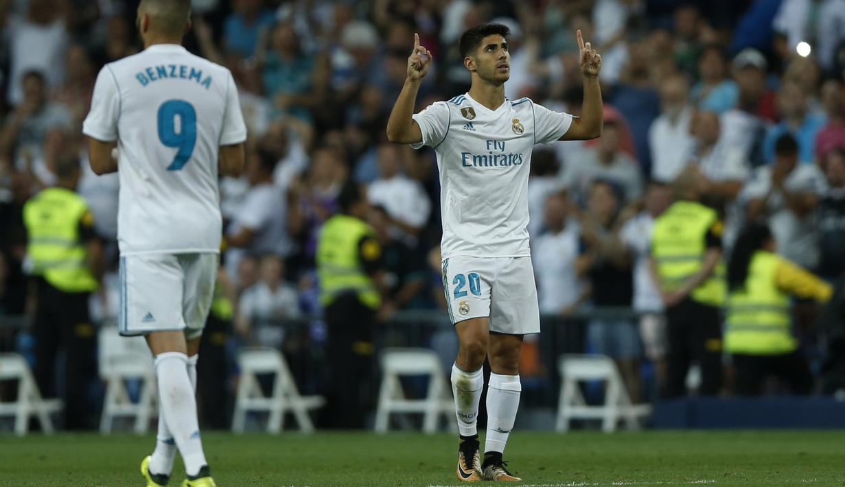Selebrasi Marco Asensio usai mencetak gol ke gawang Valencia pada lanjutan La Liga Spanyol di Santiago Bernabeu stadium, Madrid, (27/8/2017). Real ditahan Imbang 2-2. (AP/Francisco Seco)
