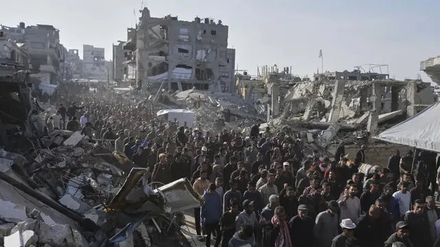 Protes anti-Hamas warga Palestina di Beit Lahya, Gaza, Rabu (26/3/3035). (AP/Jehad Alshrafi)