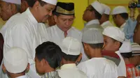 Wabub Banjar Serahkan Bantuan kepada Anak Yatim di Aluh-aluh