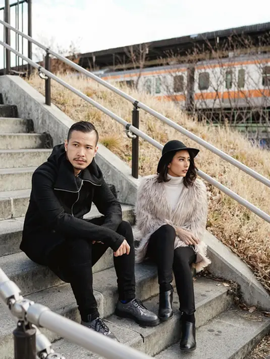 "Akhirnya ada yg mau ya" tulis pemulik akun sweetgaluh. Melihat itu, pemeran dalam film Air Terjun Pengantin itu lantas menjawabnya. Ia juga mengaku sedih dengan orang yang tidak suka melihatnya bahagia. (Instagram/tyasmirasih)