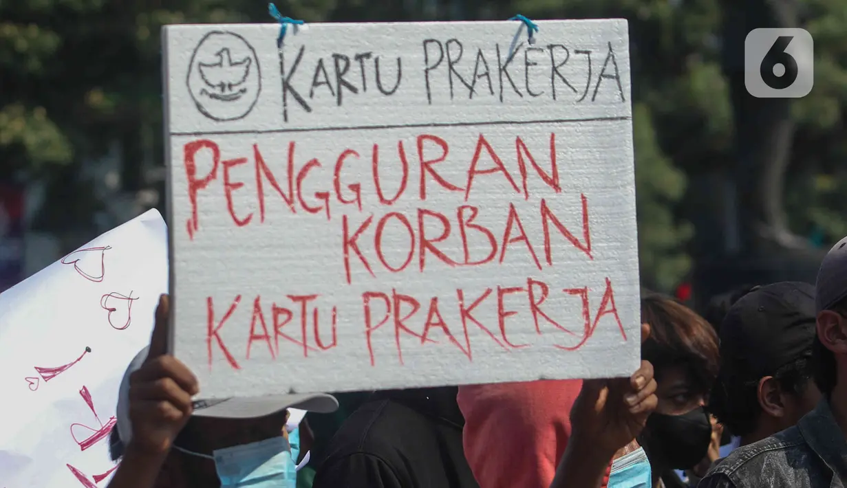 Massa yang tergabung dalam Barisan Masyarakat Anti Korupsi, Kolusi dan Nepotisme (BASMI KKN) melakukan aksi unjuk rasa di kawasan Patung Kuda, Jakarta, Jumat (27/5/2022). Dalam aksi tersebut mereka menuntut pemerintah untuk mengatasi lonjakan harga dan kelangkaan minyak goreng di Indonesia. (Liputan6.com/Herman Zakharia)